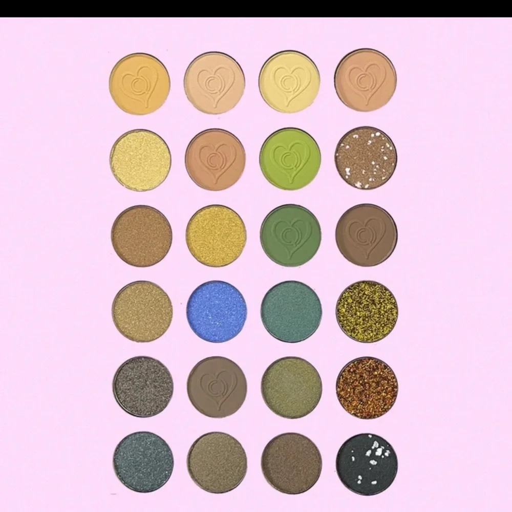 Karol G & Shakira 78 colors eyeshadow &‎ blush palette